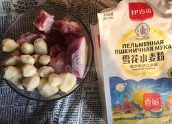 排骨焖面-神奇的面粉的做法图解1