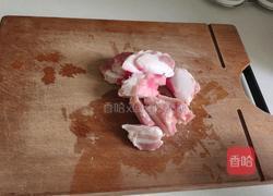 猪肉排骨烩酸菜的做法图解1