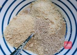 椒盐花生酥的做法图解2