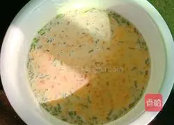 Illustration of how to make tomato and egg breakfast cake 10