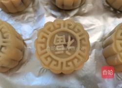 豆沙蛋黄月饼的做法图解11