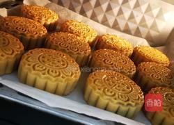 手工蛋黄月饼(100克)的做法图解32