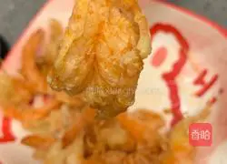 Illustration of how to make crispy salt and pepper shrimp 3