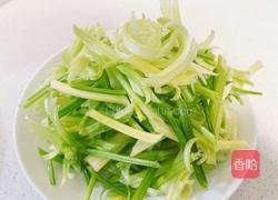 西芹炒牛肉（减肥版）的做法图解2