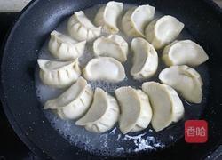 香菇胡萝卜肉馅水煎饺的做法图解16