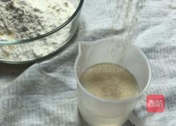 玉米面窝窝头-神奇的面粉的做法图解2