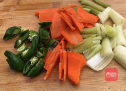 西芹胡萝卜拌菜花的做法图解2