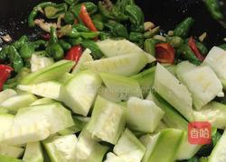 青红辣椒丝瓜炒肉的做法图解8