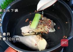 香辣开胃超过瘾的手撕鸡拌面，快做给自己和最爱的人吃吧的做法图解1