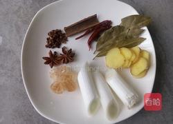 香菇红烧肉的做法图解1