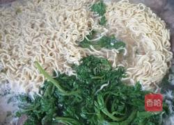 营养鸡蛋与泡面的完美结合的做法图解5