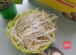 银芽炒蛋的做法图解1