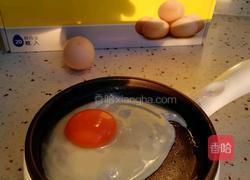 煎鸡蛋的做法图解3