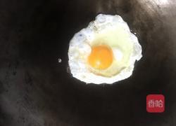 猪肚流心鸡蛋面的做法图解2