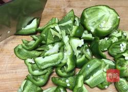 甜椒火腿炒鸡蛋的做法图解2