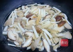 菌菇蛋花汤的做法图解2