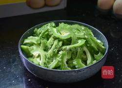 苦瓜炒蛋的做法图解2