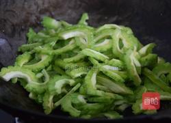 苦瓜炒蛋的做法图解5