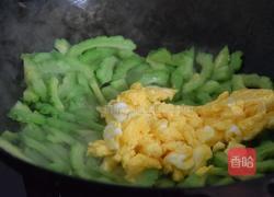 苦瓜炒蛋的做法图解7