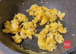 双菇炒鸡蛋的做法图解4