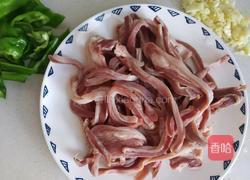 胡萝卜炒肚丝的做法图解2