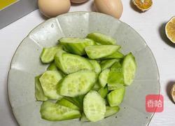 黄瓜炒鸡蛋的做法图解1