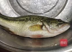 清蒸鲈鱼的做法图解1