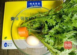 茼蒿鸡蛋卷的做法图解1