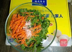 茼蒿鸡蛋卷的做法图解2