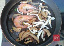 大虾菌菇汤的做法图解6