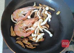 大虾菌菇汤的做法图解5