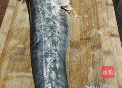 蒜烧鲶鱼的做法图解1