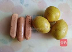孜然烤香肠土豆的做法图解1