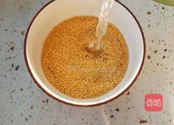 姜末海参小米粥的做法图解2