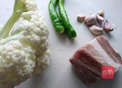 花菜木耳炒肉的做法图解1