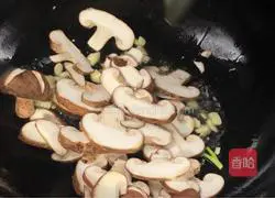 Illustration of how to stir-fry Chinese cabbage with mushrooms 8