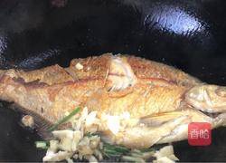酸菜炖武昌鱼的做法图解6