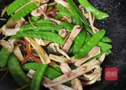 荷兰豆炒鱿鱼的做法图解5
