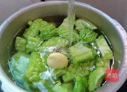 猪肉骨苦瓜汤的做法图解5