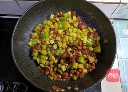 五花肉烀萝卜丁的做法图解12