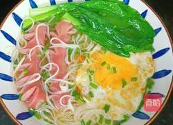 Illustration of how to make sausage and egg noodles 14