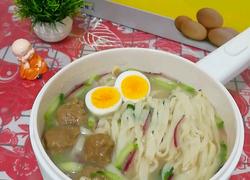 肉丸鸡蛋手擀面