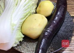 白菜茄子烧土豆的做法图解1
