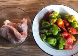 秋辣椒炒肉的做法图解1