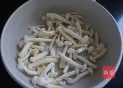 Illustration of making pepper-flavored white jade tofu soup 2