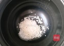 皮蛋瘦肉粥的做法图解2