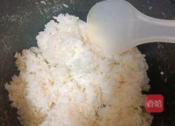 酱油蛋炒饭的做法图解1