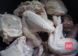 冬天补身必喝这碗汤——黄芪红枣炖鸡汤的做法图解4