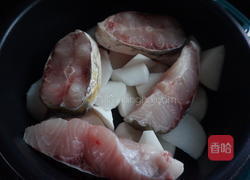  萝卜炖青鱼的做法图解3