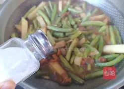 Illustration of how to make potato stew, beans and noodles 11